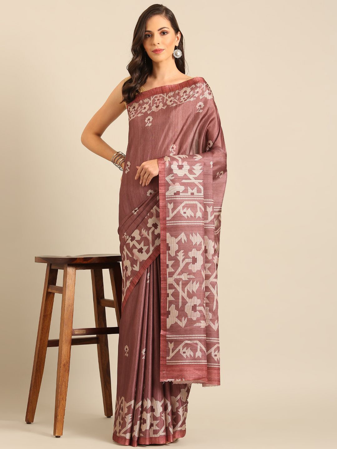 

Fashion Petals Ethnic Motifs Saree, Burgundy