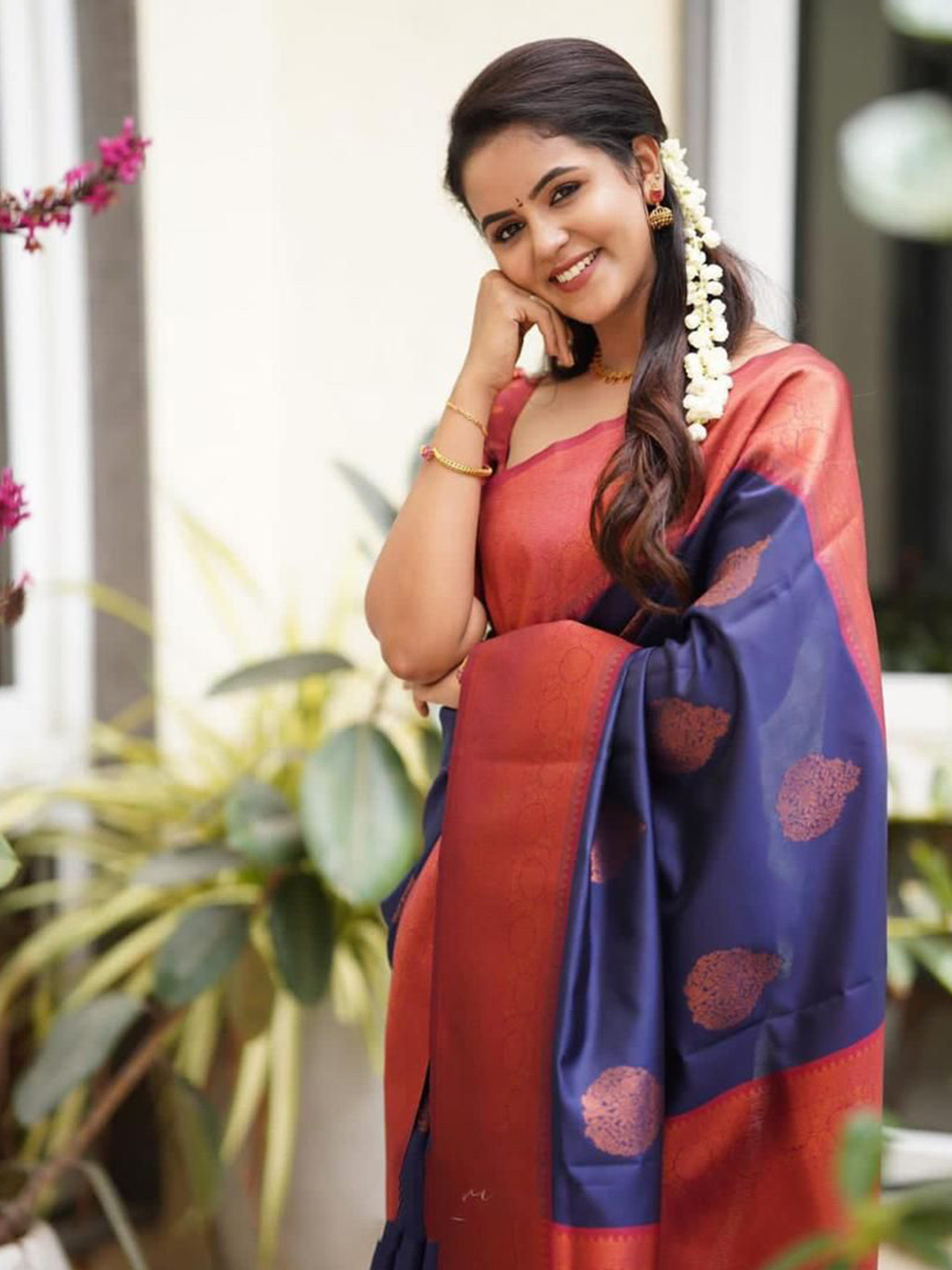 

Celeb Styles Ethnic Motifs Zari Silk Blend Banarasi Saree, Navy blue