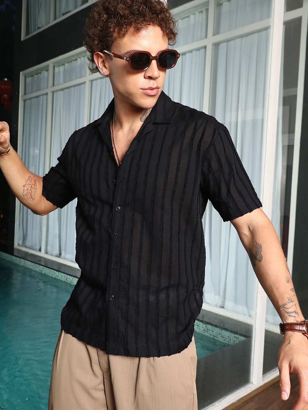 

Campus Sutra Men Comfort Opaque Striped Casual Shirt, Black