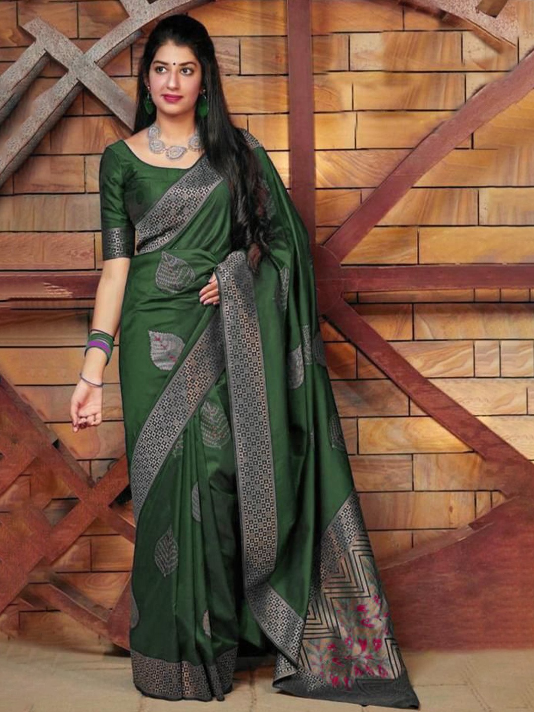 

Celeb Styles Woven Design Zari Silk Blend Banarasi Saree, Green