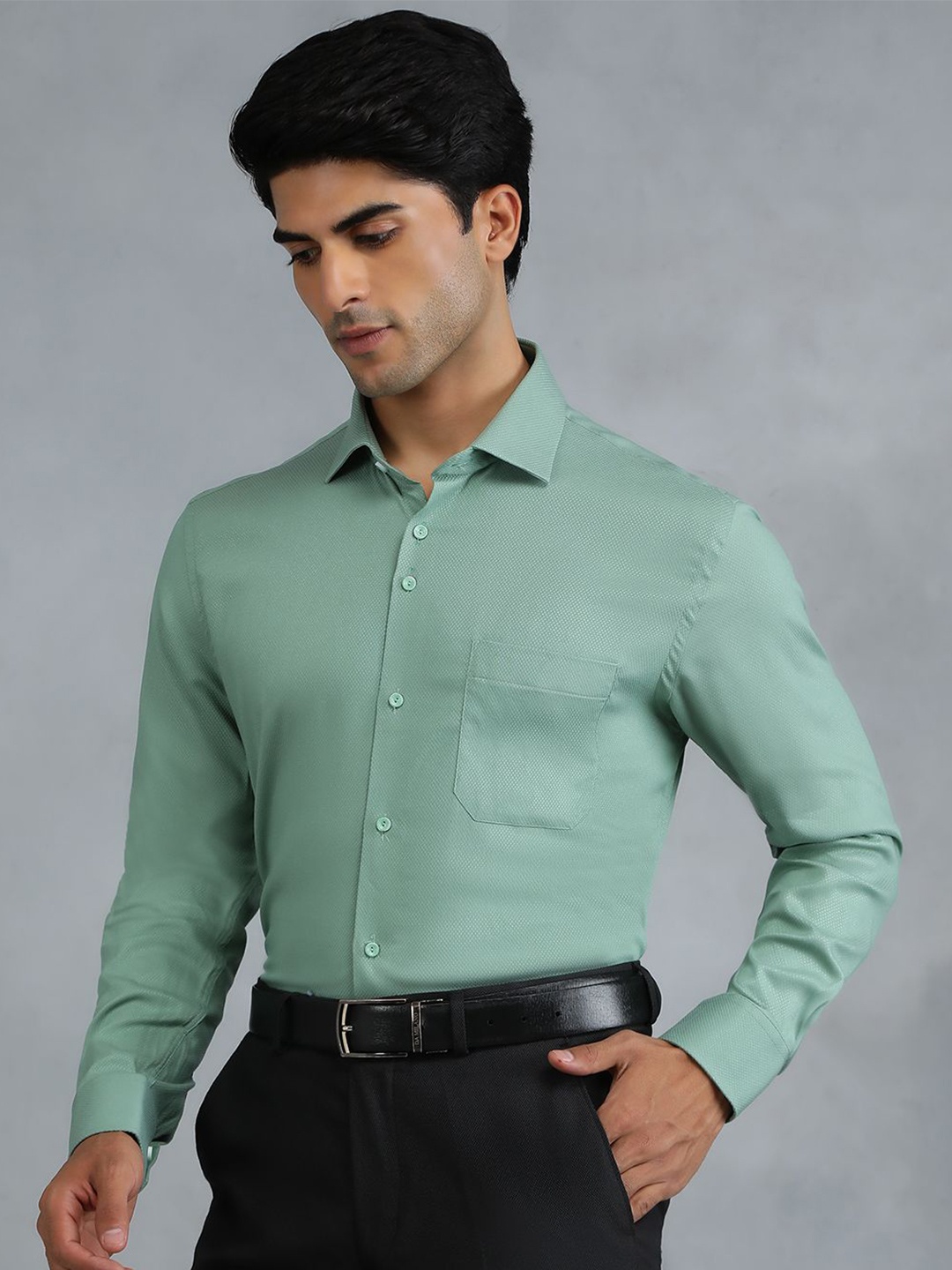 

Greenfibre Men Slim Fit Opaque Casual Shirt, Green