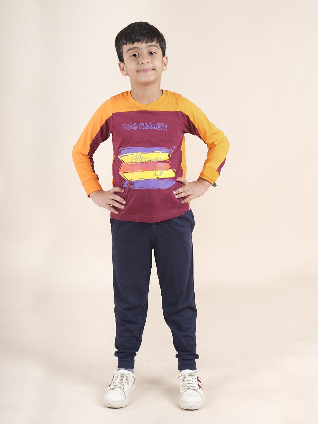 

KiddoPanti Boys Printed T-shirt, Brown