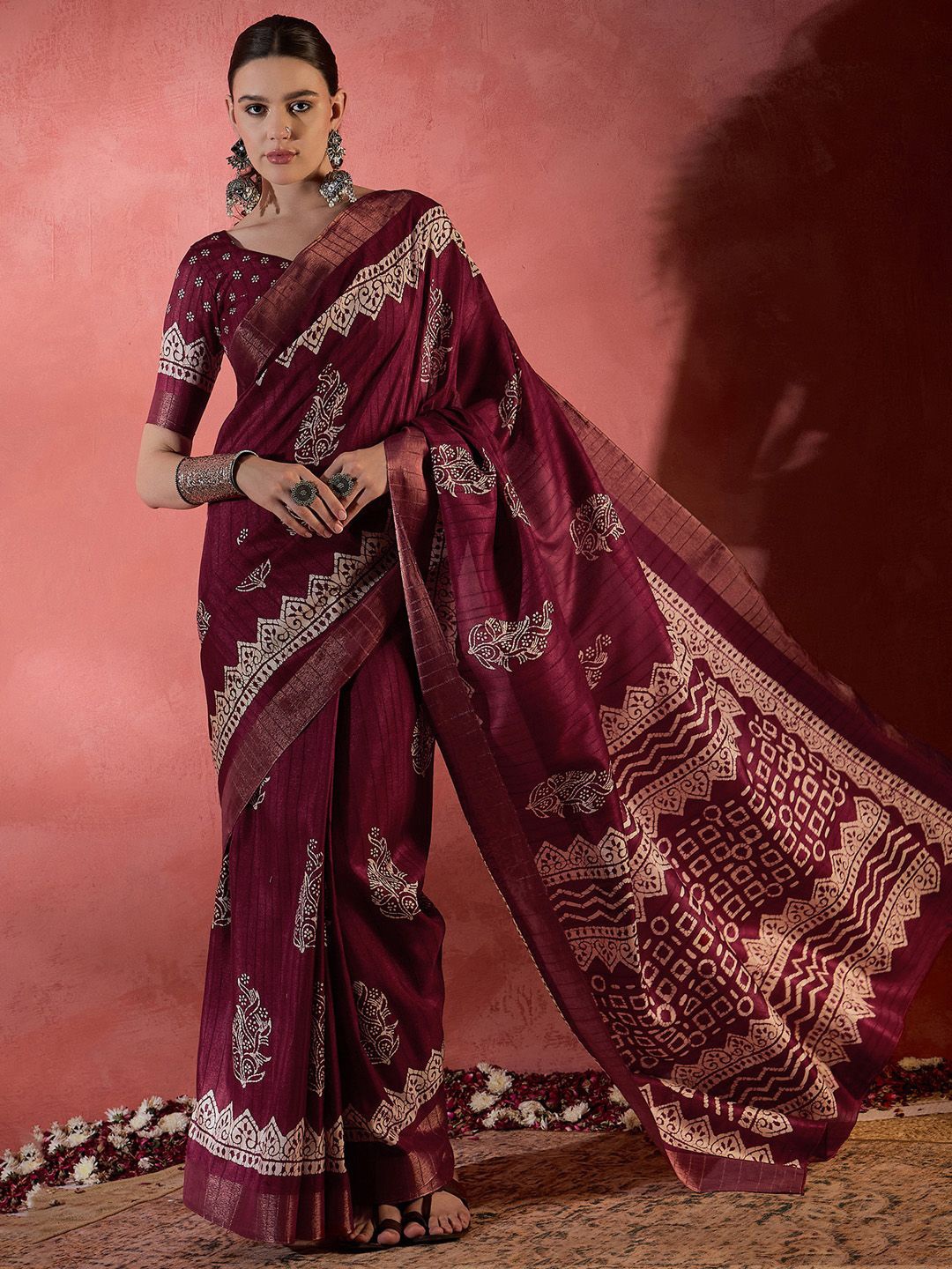 

Saree mall Bagh Zari Silk Blend Sungudi Sarees, Burgundy