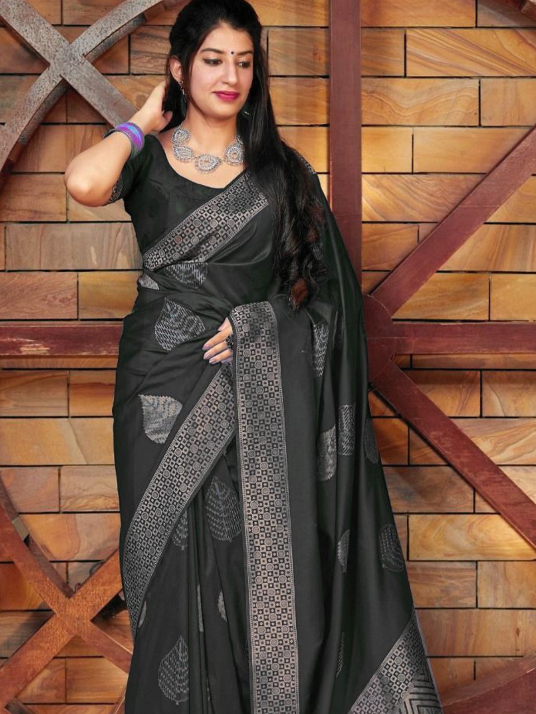 

Celeb Styles Woven Design Zari Silk Blend Banarasi Saree, Black