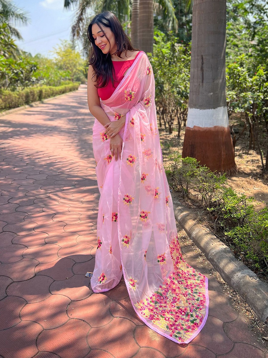 

elora Floral Embroidered Organza Saree, Pink