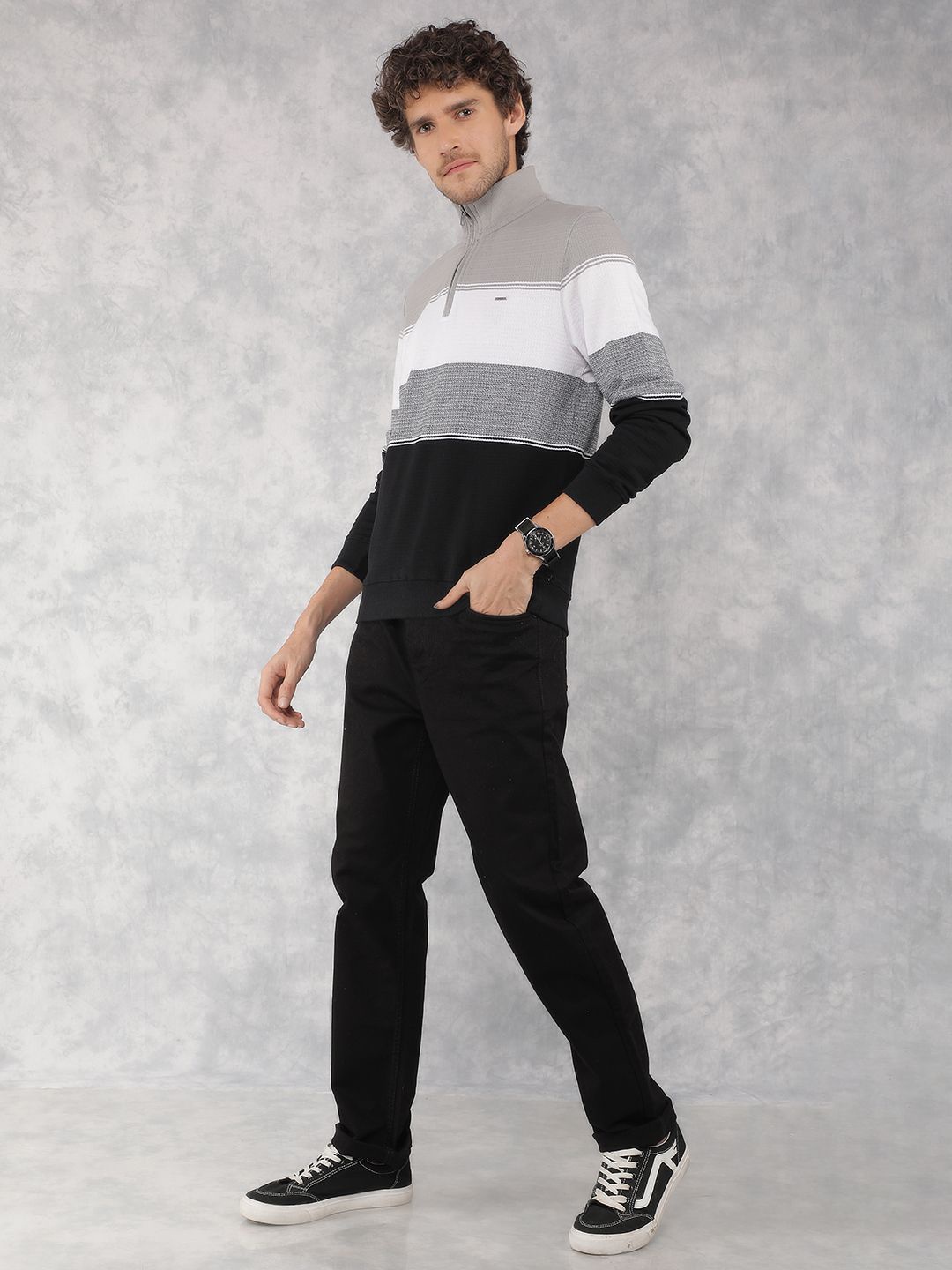 

Crimsoune Club Men Colourblocked Sweatshirt, Grey