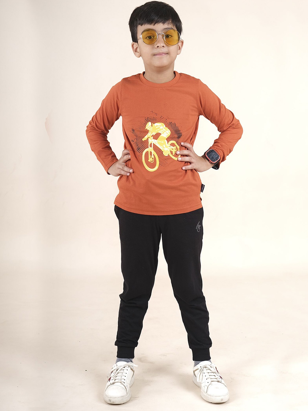 

KiddoPanti Boys Printed T-shirt, Rust