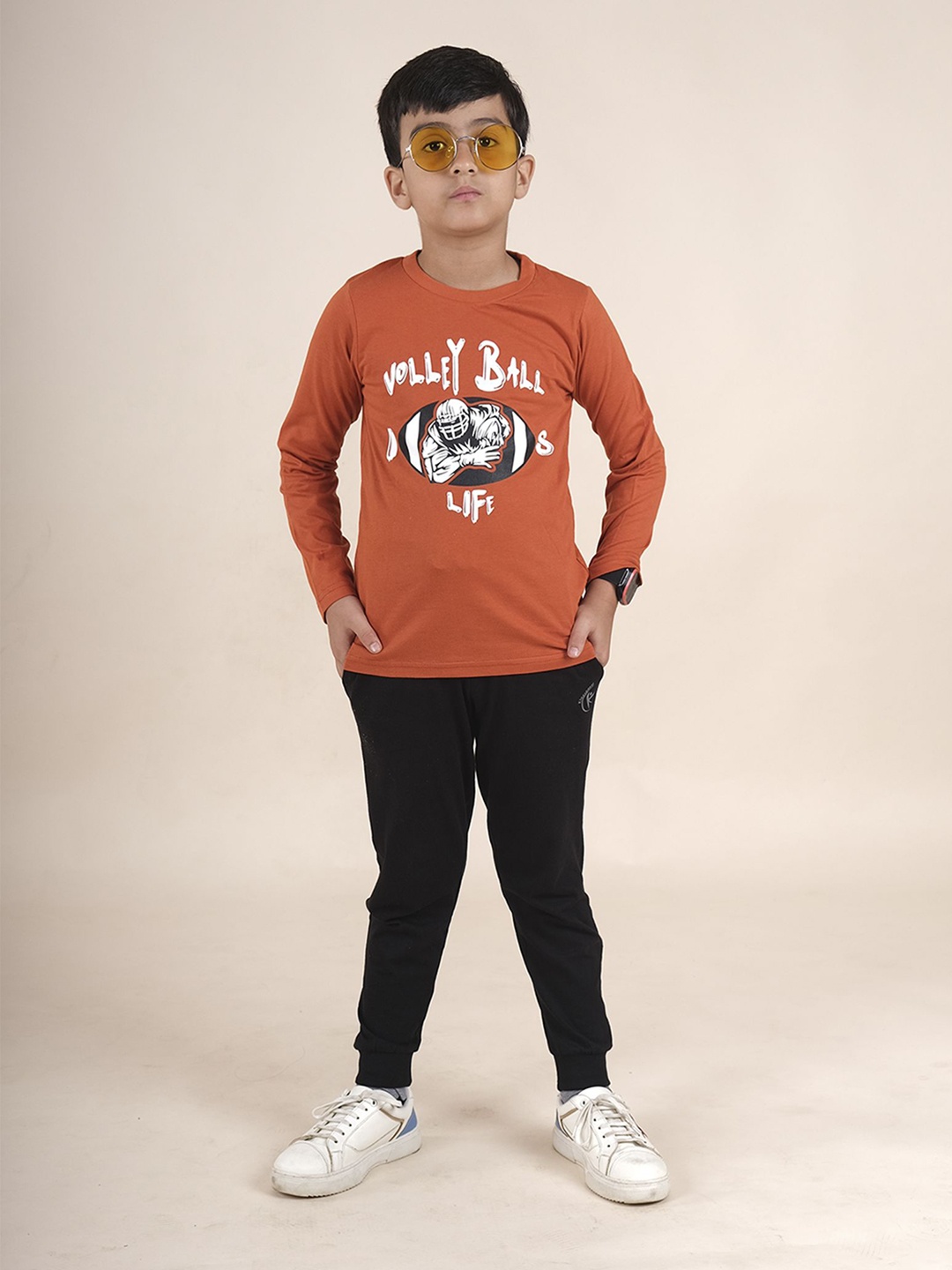 

KiddoPanti Boys Printed T-shirt, Rust