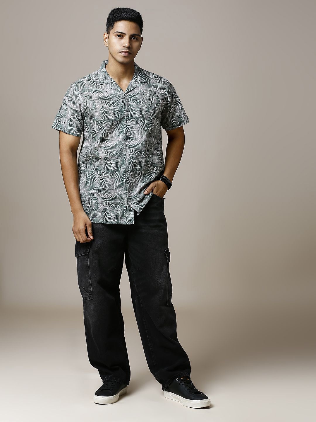 

Be Desi Men Relaxed Floral Opaque Printed Casual Shirt, Green