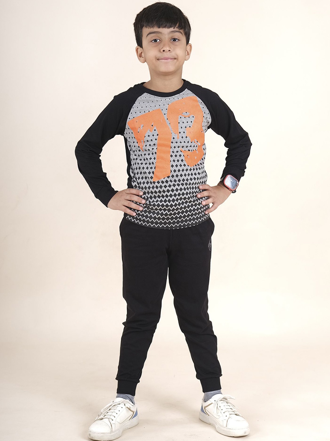 

KiddoPanti Boys Printed T-shirt, Grey melange