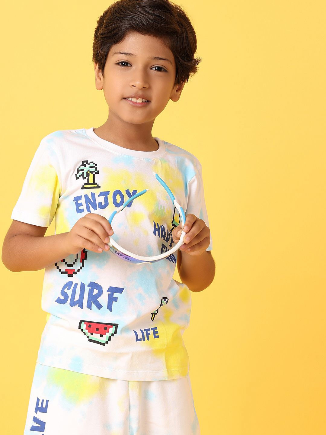 

V-Mart Boys Printed T-shirt with Shorts, White