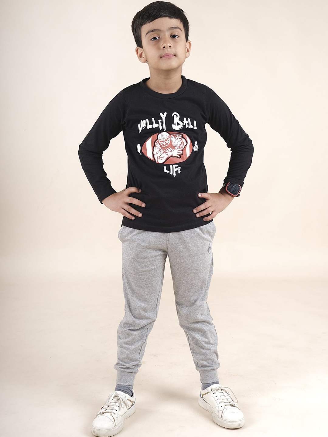 

KiddoPanti Boys Printed T-shirt, Black