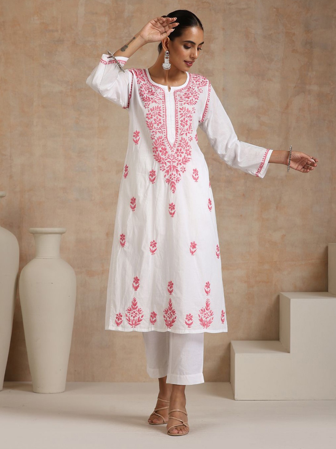 

House of Chikankari Women Floral Embroidered Thread Work Kurta, White