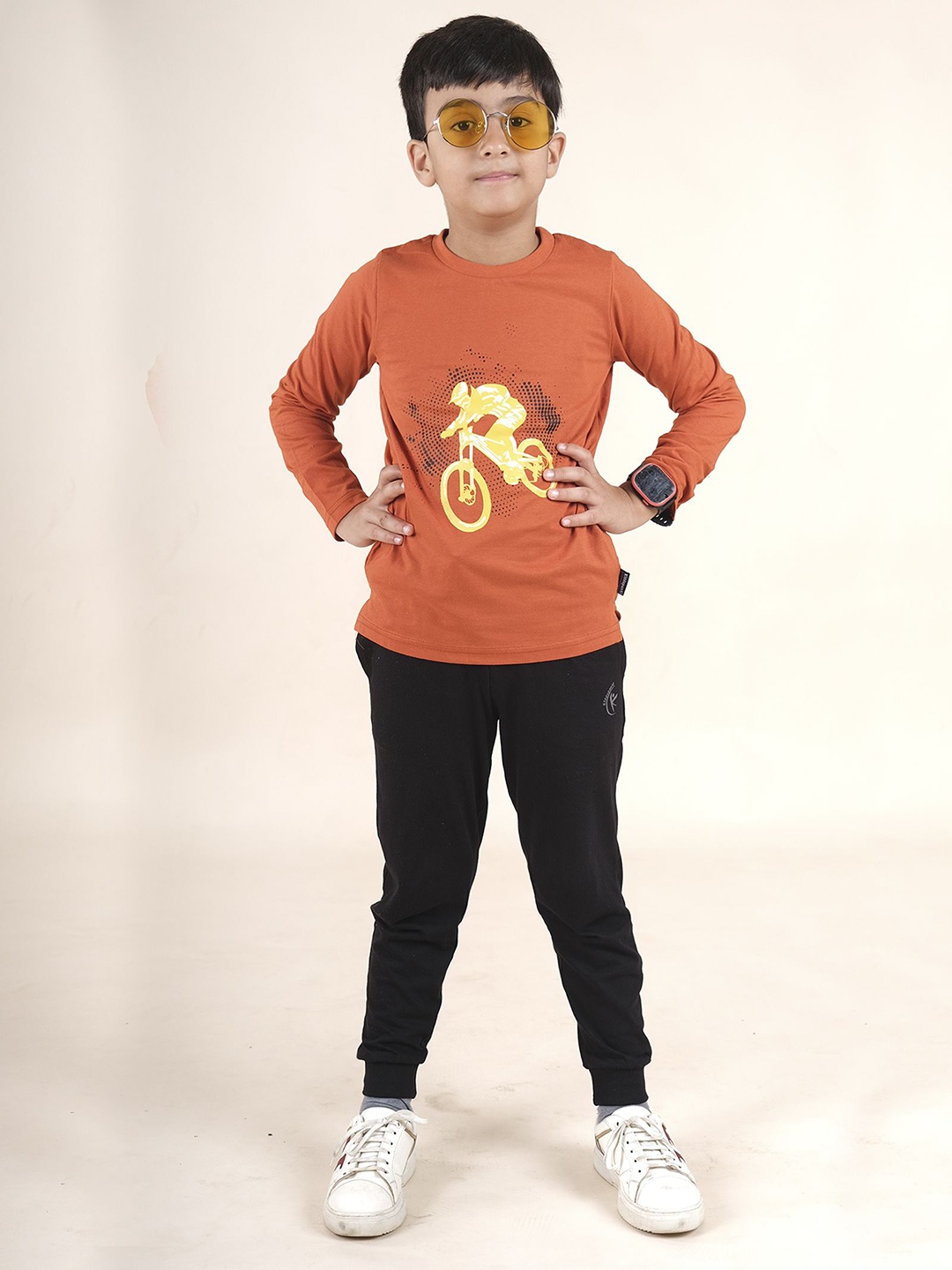 

KiddoPanti Boys Printed T-shirt, Rust