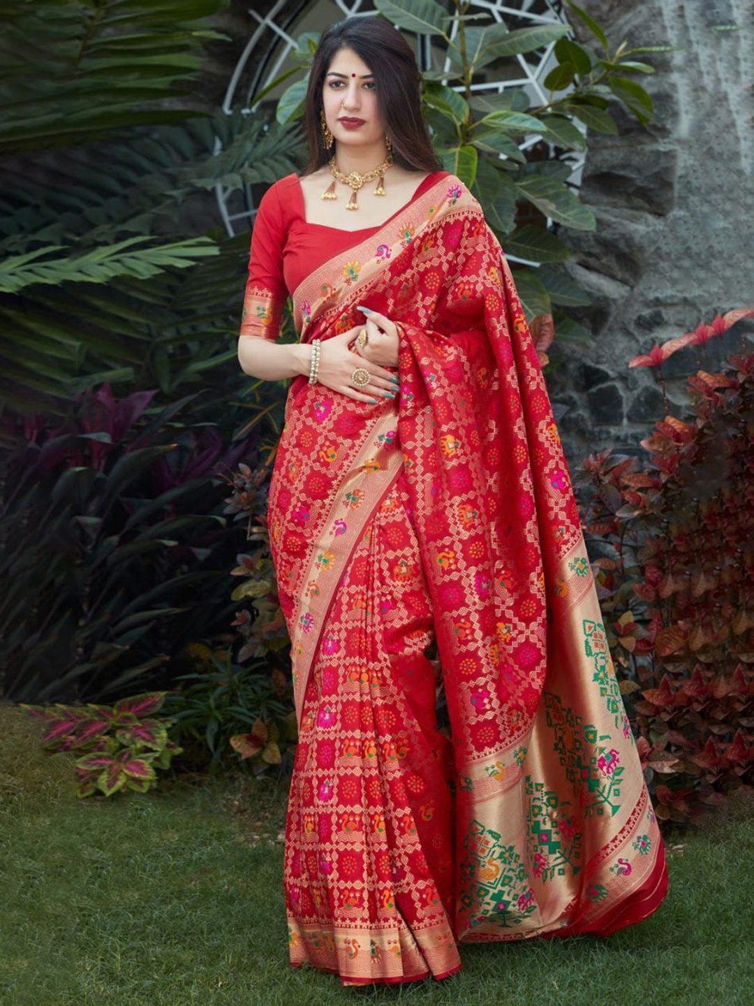 

Celeb Styles Ethnic Motifs Zari Silk Blend Banarasi Saree, Red