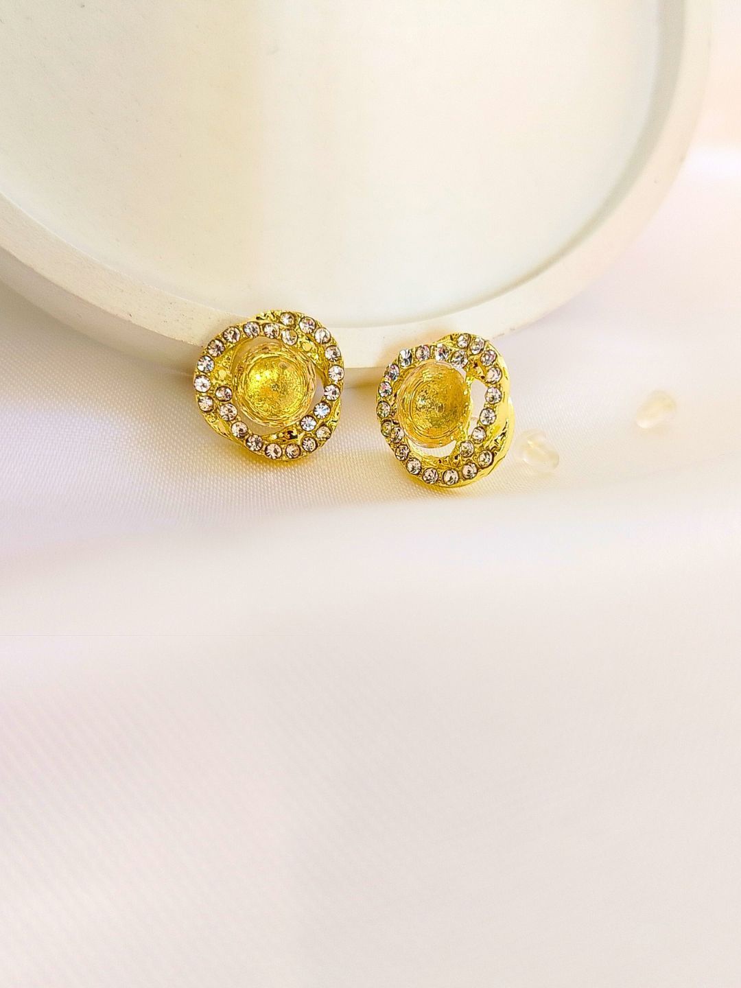 

DressBerry Contemporary Studs Earrings, Yellow