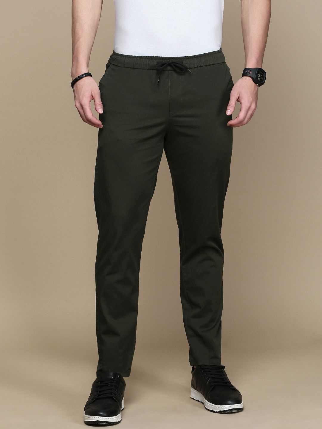 

Chennis Men Tapered Fit Chinos Trousers, Green