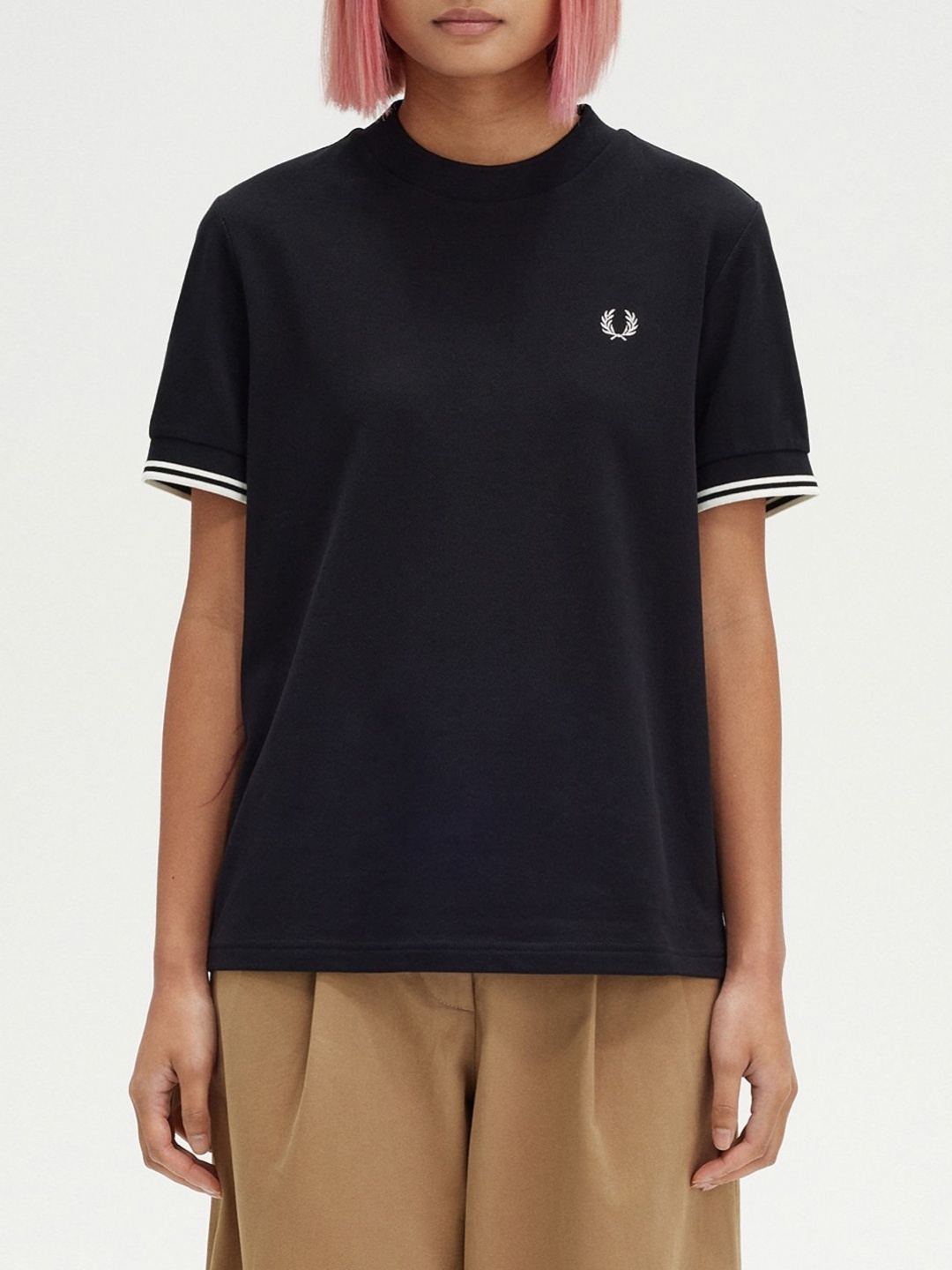 

Fred Perry Women V-Neck Applique T-shirt, Black