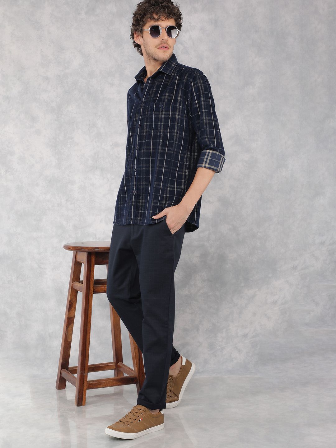 

Crimsoune Club Men Classic Slim Fit Opaque Checked Casual Shirt, Navy blue