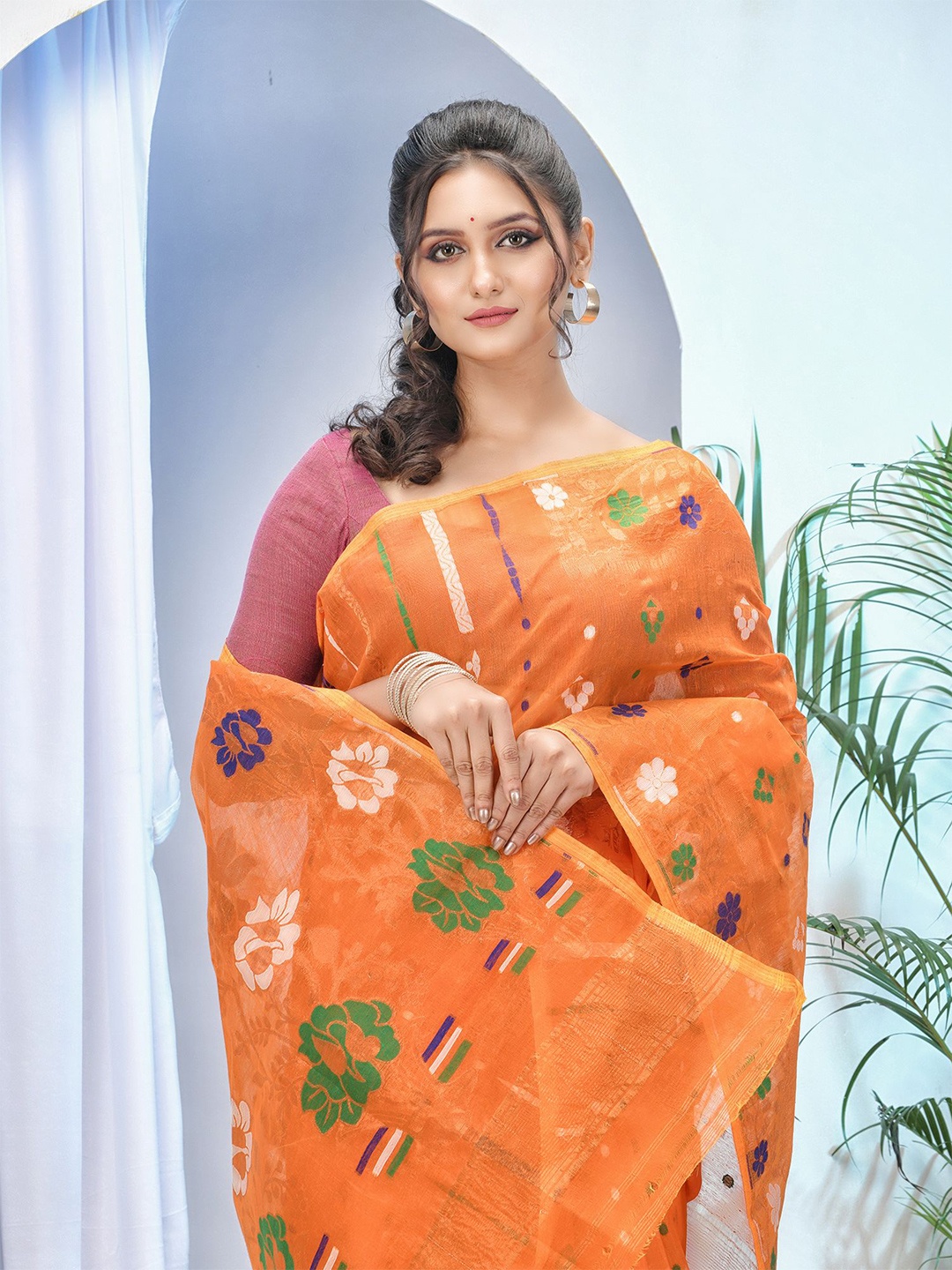 

DESH BIDESH Women Floral Printed Pure Cotton Jamdani Saree, Orange