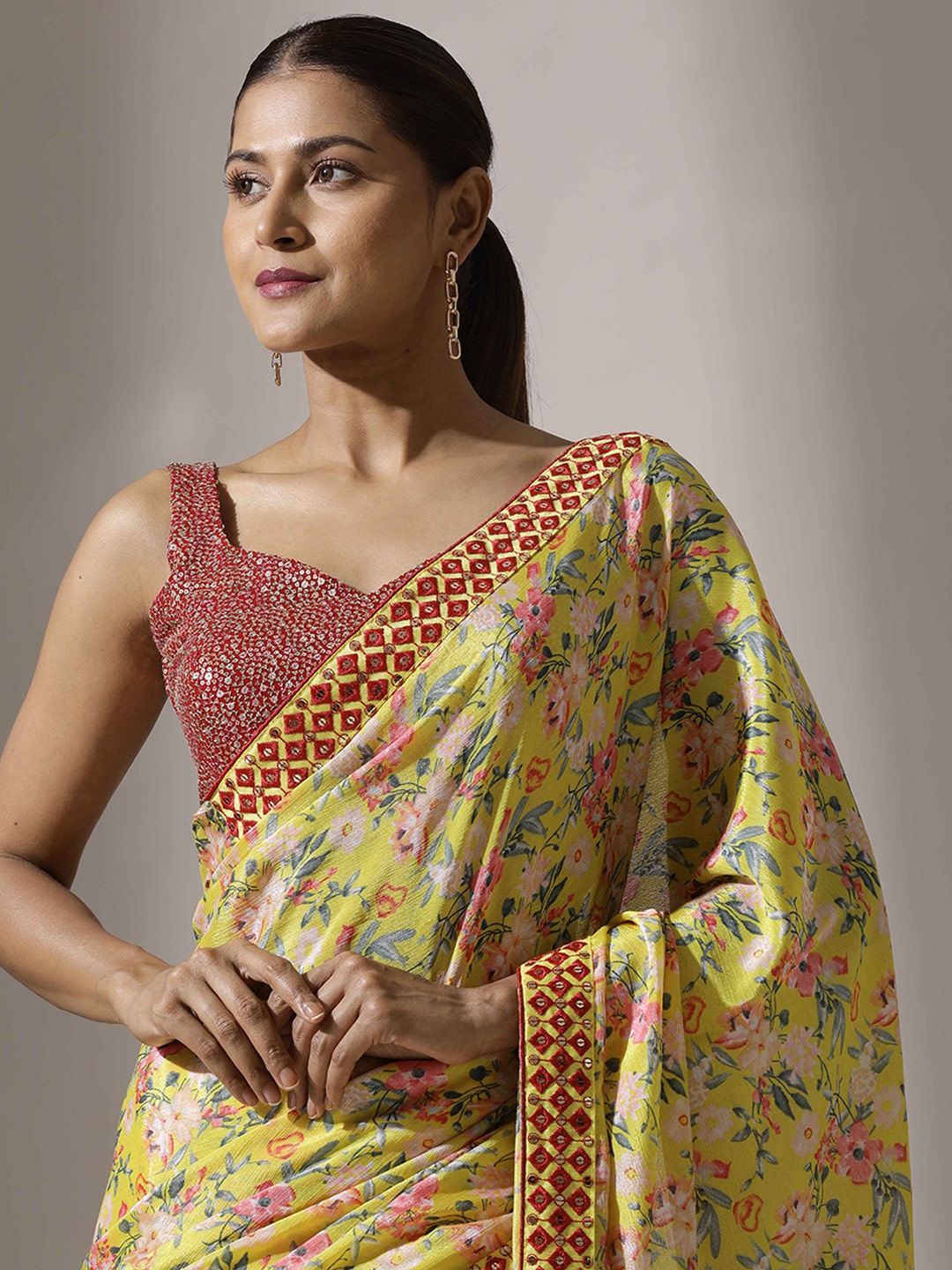 

Sangria Mirror Work Floral Printed Saree With Blouse, Yellow