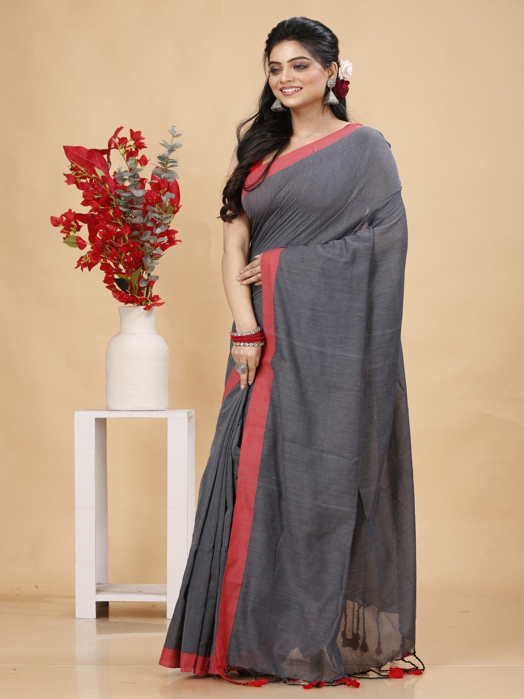 

Bong ButiQ Taant Saree, Grey