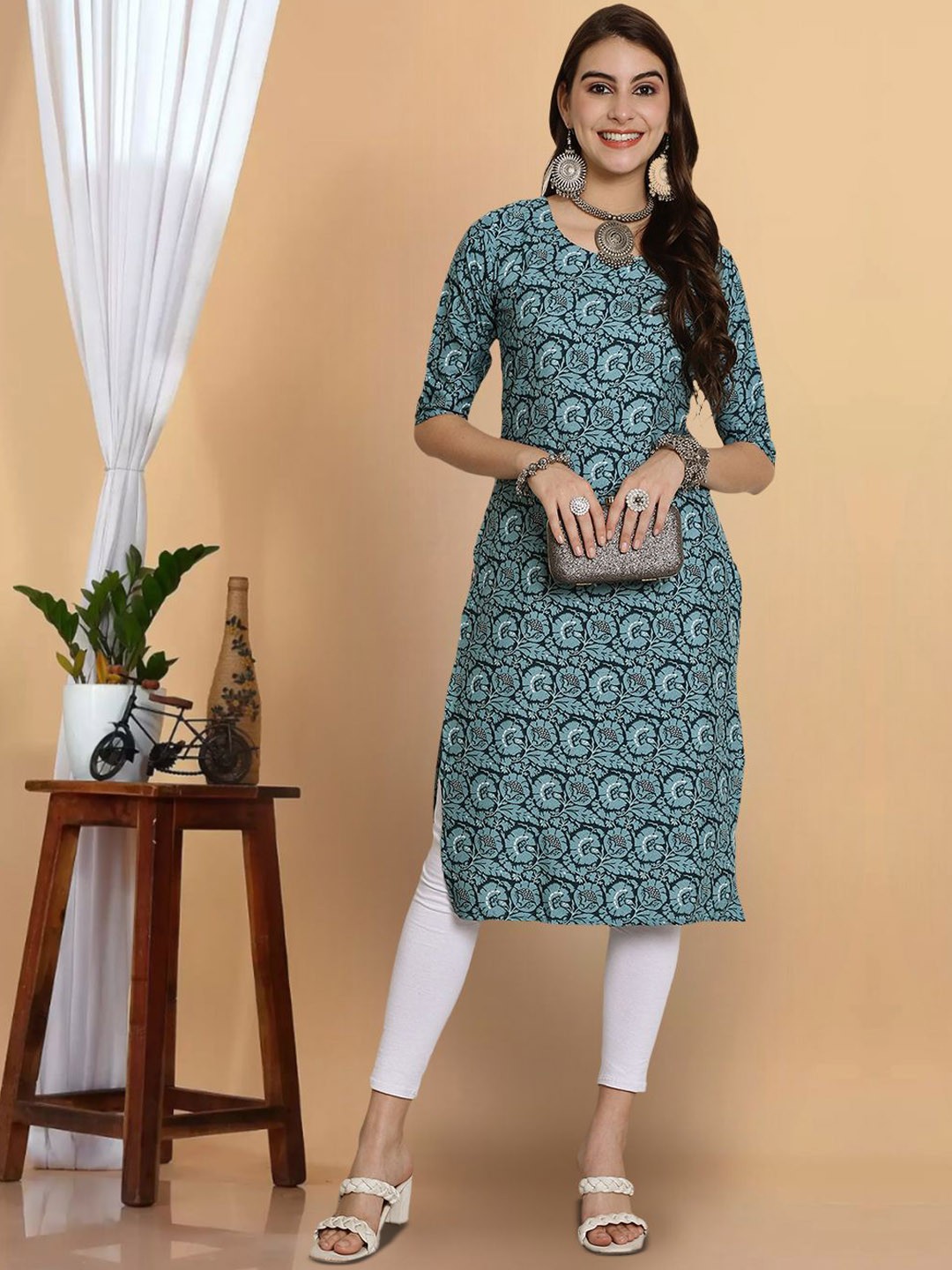 

7Threads Women Printed Keyhole Neck Flared Sleeves Sequinned Floral Crepe Kurta, Multi
