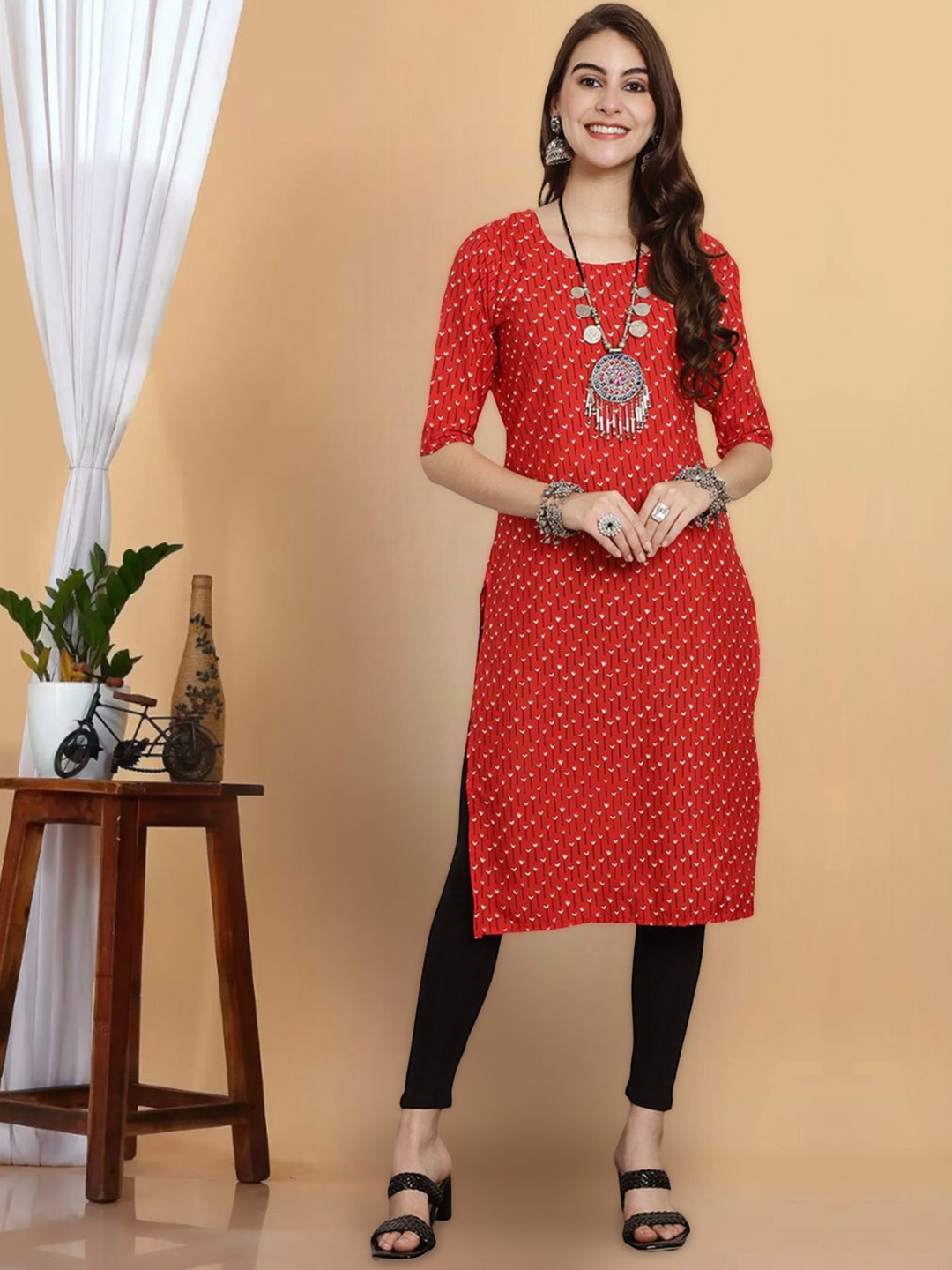 

7Threads Women Floral Cold-Shoulder Sleeves Thread Work Floral Crepe Kurta, Multi