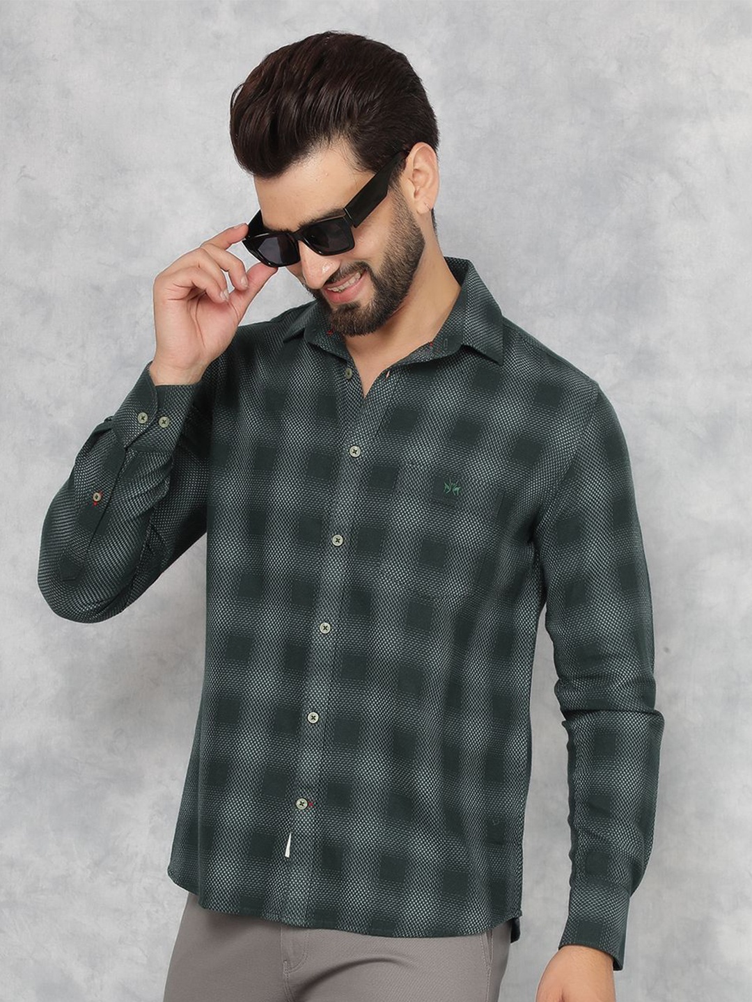 

Crimsoune Club Men Classic Slim Fit Opaque Checked Casual Shirt, Green