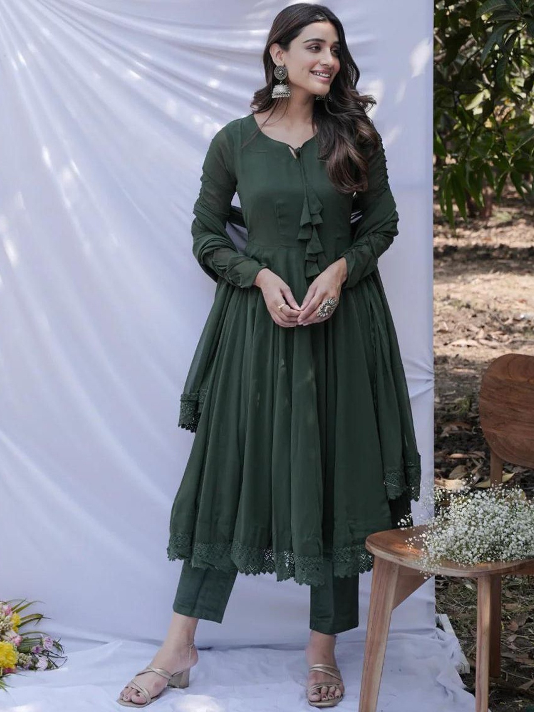 

Emaira Women Regular Kurta with Trousers & With Dupatta, Olive