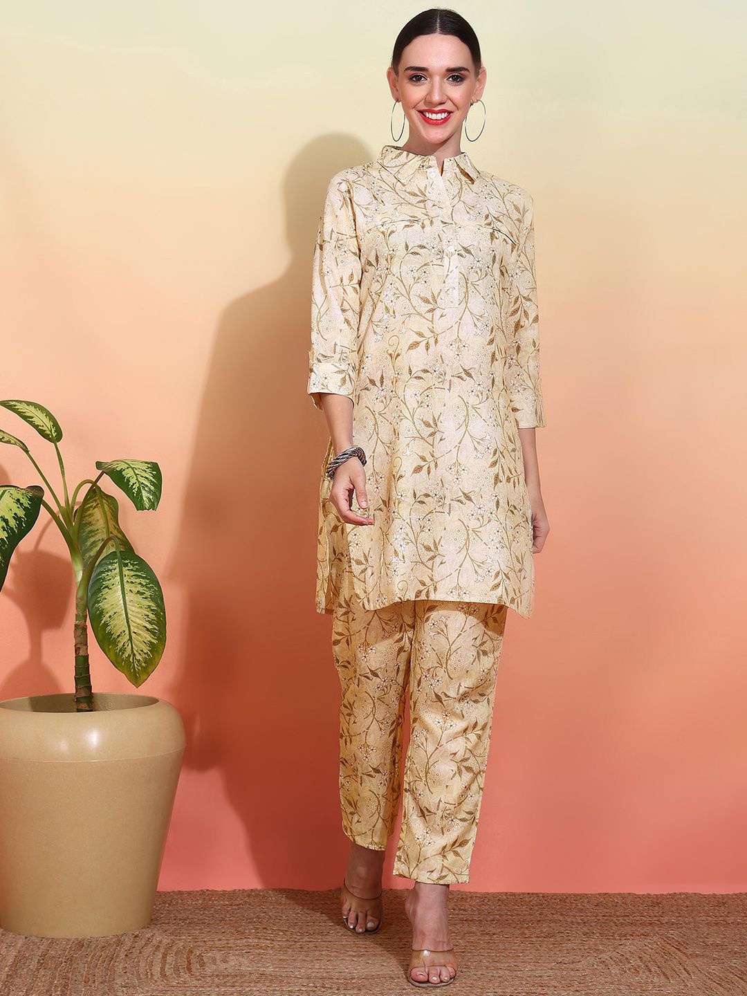 

Ode by House of Pataudi Women Printed Regular Linen Kurta with Trousers, Cream