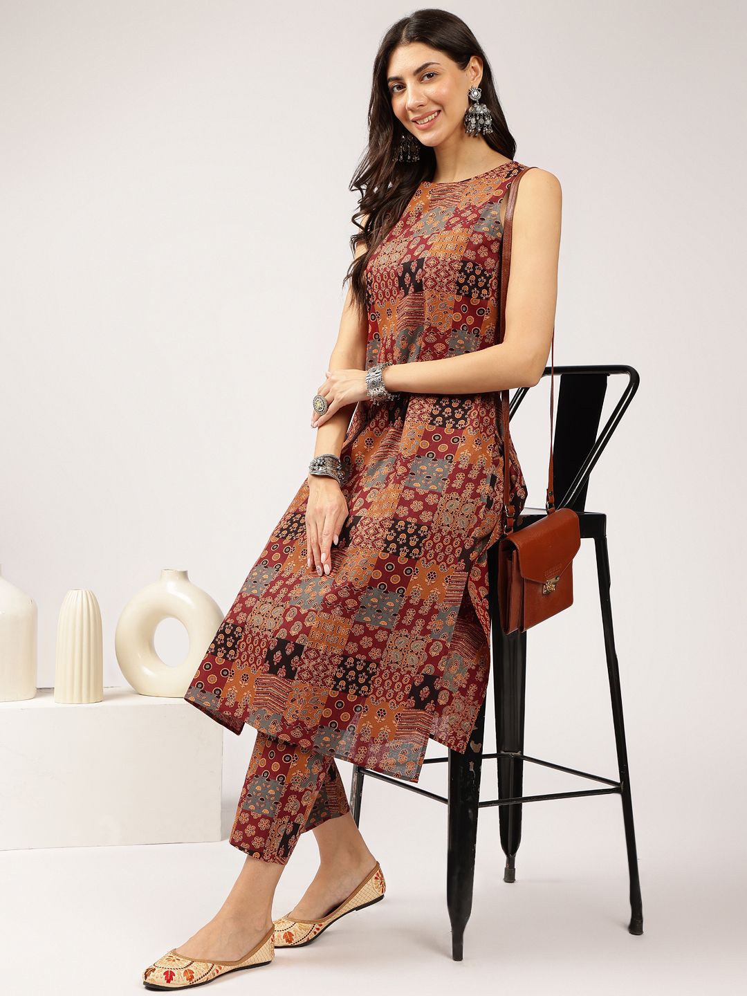 

Anouk Ethnic Floral Printed Round Neck Sleeveless Side Slits Kurta with Trouser, Brown