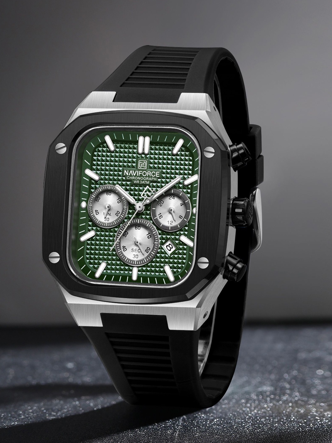 

Naviforce Men Dial & Straps Analogue Chronograph Watch NF8037 SGNB, Green