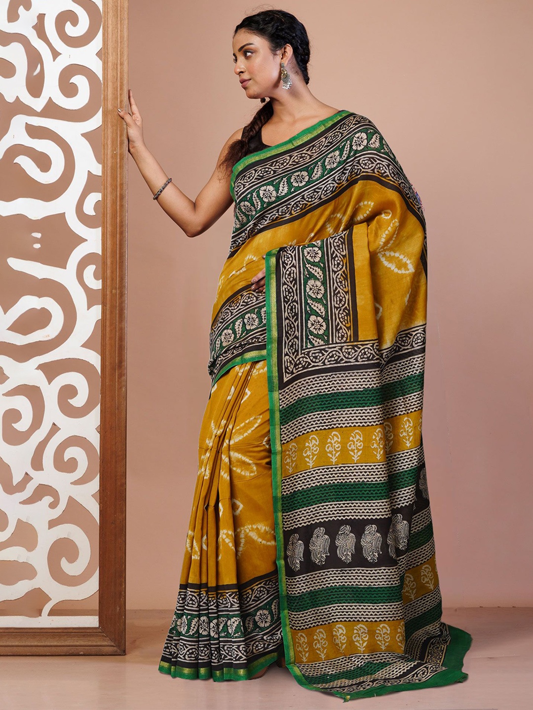 

Unnati Silks Ethnic Motifs Zari Handloom Chanderi Saree, Yellow