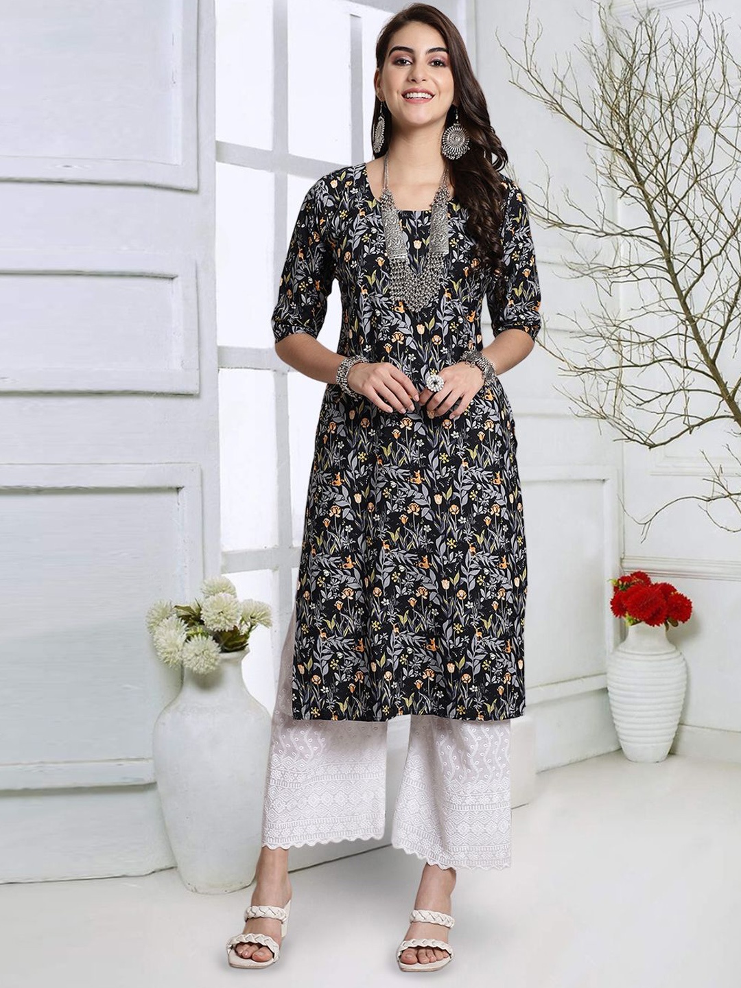 

7Threads Women Geometric Printed Keyhole Neck Sequinned Floral Crepe Kurta, Multi