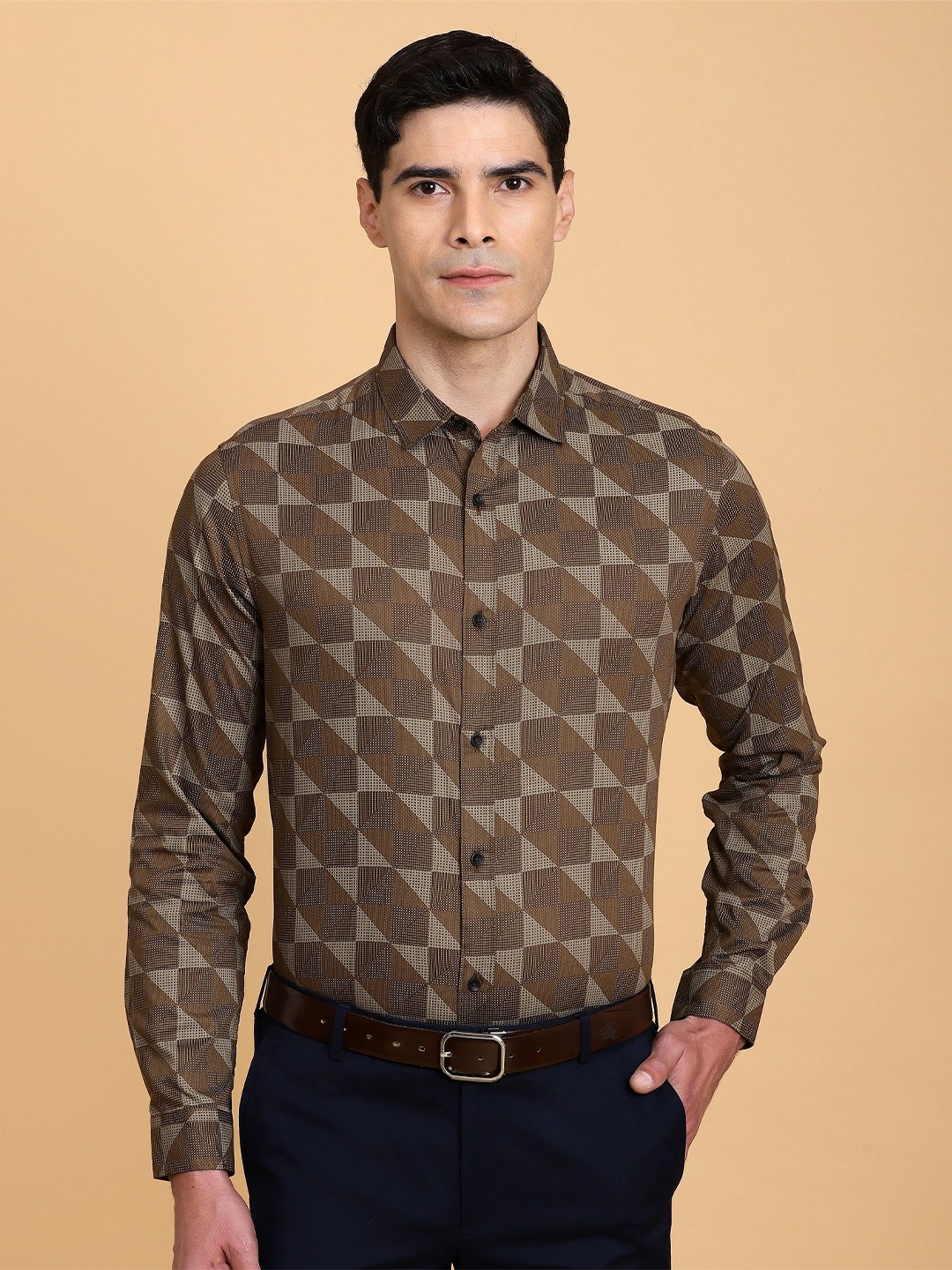 

Gavin Paris Men Classic Opaque Printed Semiformal Shirt, Brown