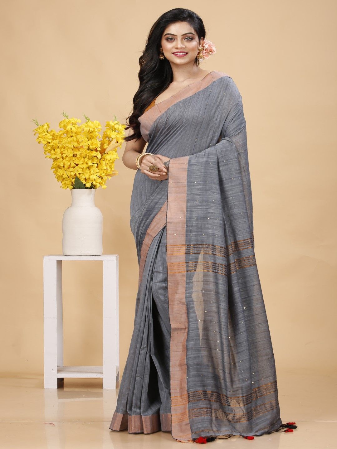 

Bong ButiQ Embellished Embroidered Taant Saree, Grey