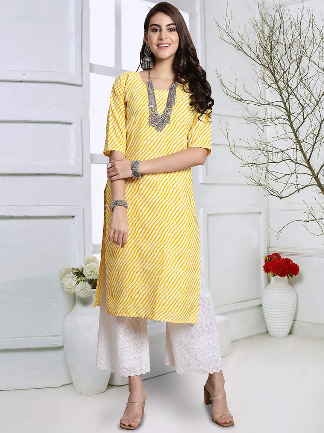 

7Threads Women Geometric Embroidered Thread Work Floral Crepe Pathani Kurta, Multi