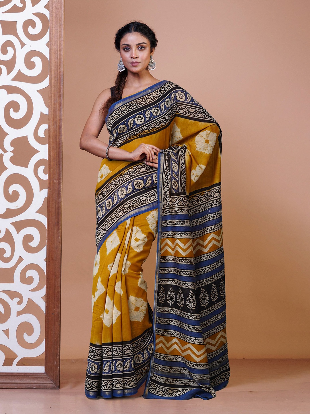 

Unnati Silks Bandhani Handloom Chanderi Saree with Zari Border, Yellow