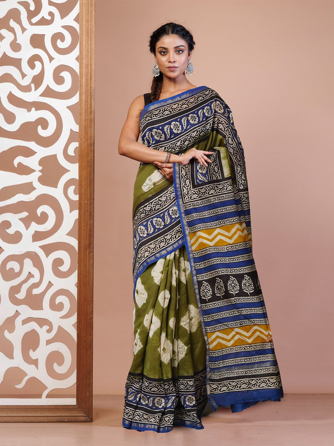 

Unnati Silks Ethnic Motifs Handloom Chanderi Saree with Zari Border, Green
