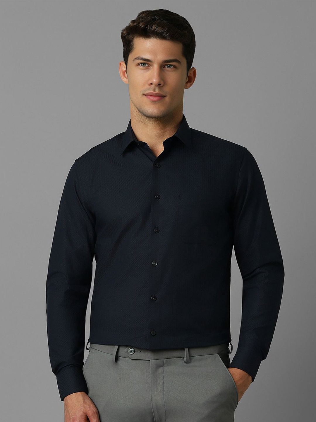 

Louis Philippe Men Slim Fit Opaque Formal Shirt, Navy blue