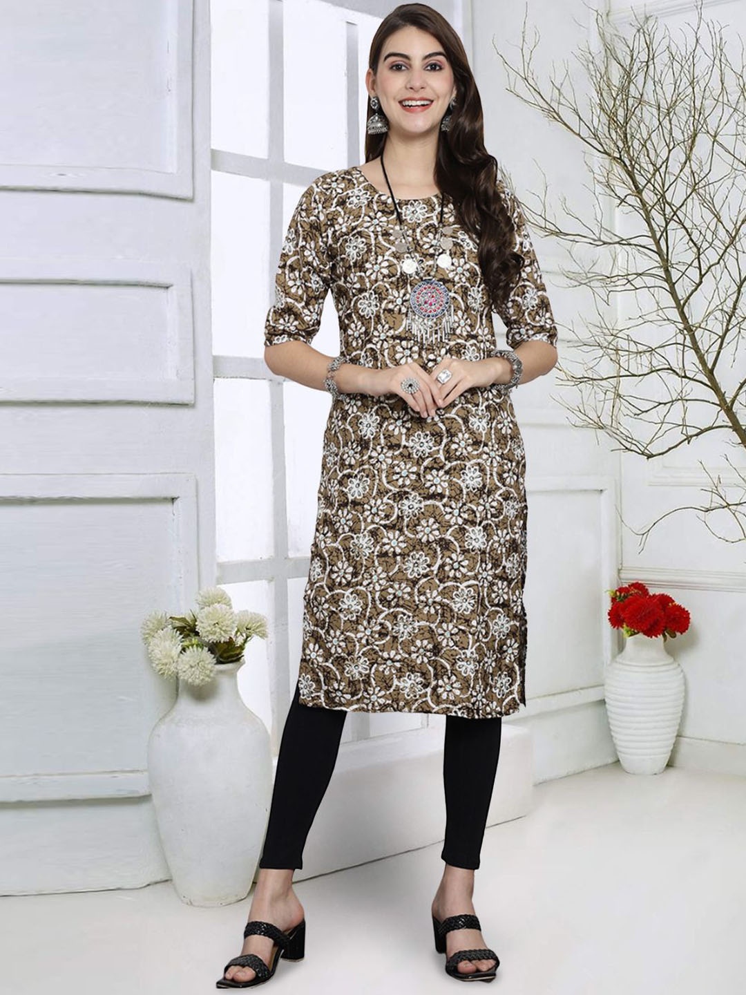 

7Threads Women Yoke Design Thread Work Floral Crepe Pathani Kurta, Multi