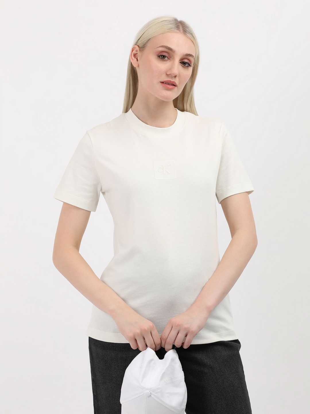 

Calvin Klein Jeans Women Extended Sleeves T-shirt, White
