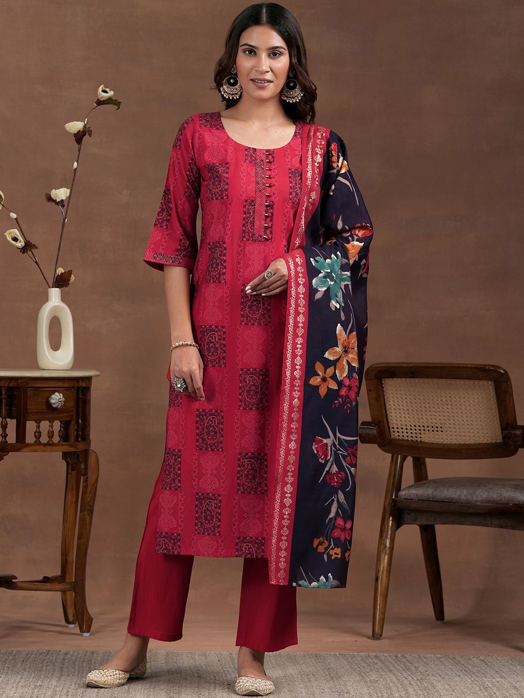 

Libas Paisley Printed Zari Regular Straight Kurta with Trousers & Dupatta, Red