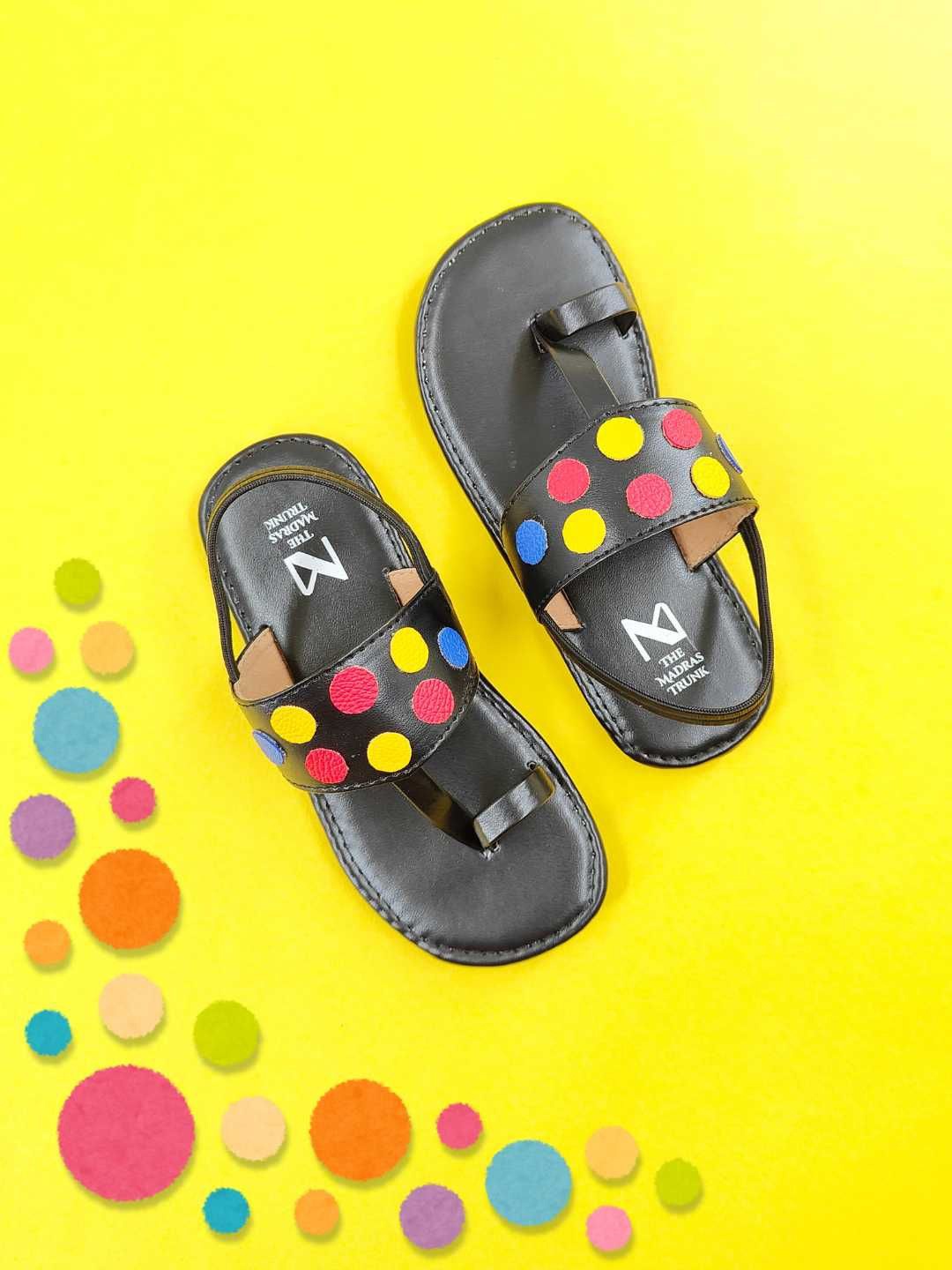 

THE MADRAS TRUNK Unisex Kids Comfort Sandals, Black