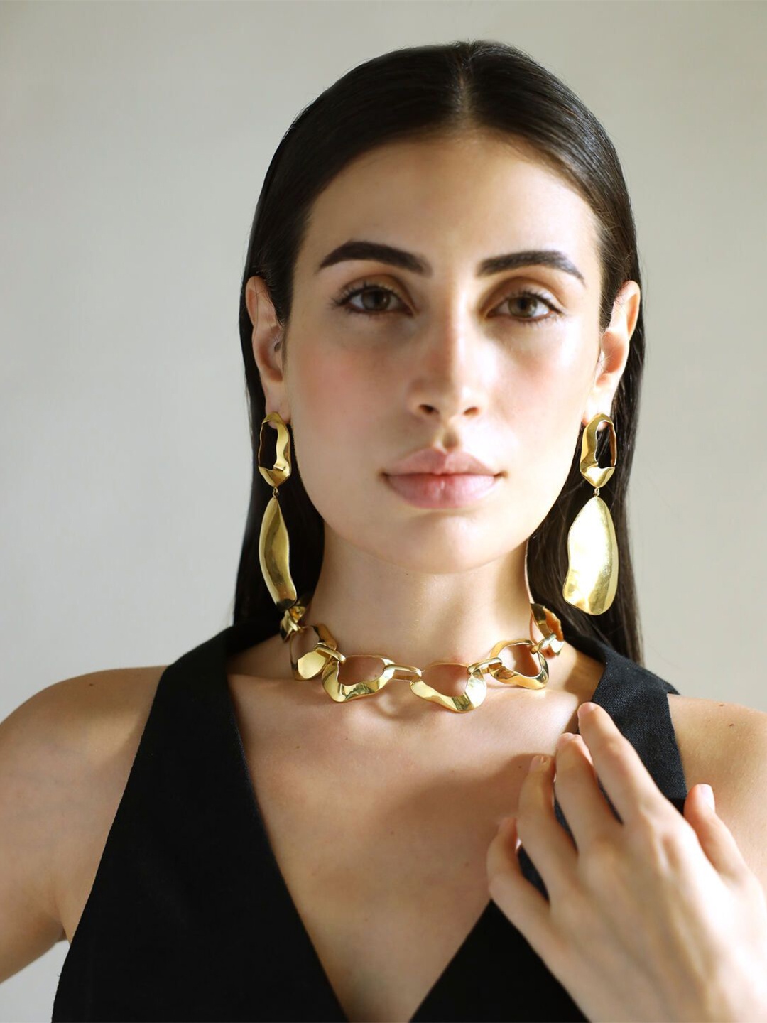 

Varnika Arora Brass Gold-Plated Choker Necklace