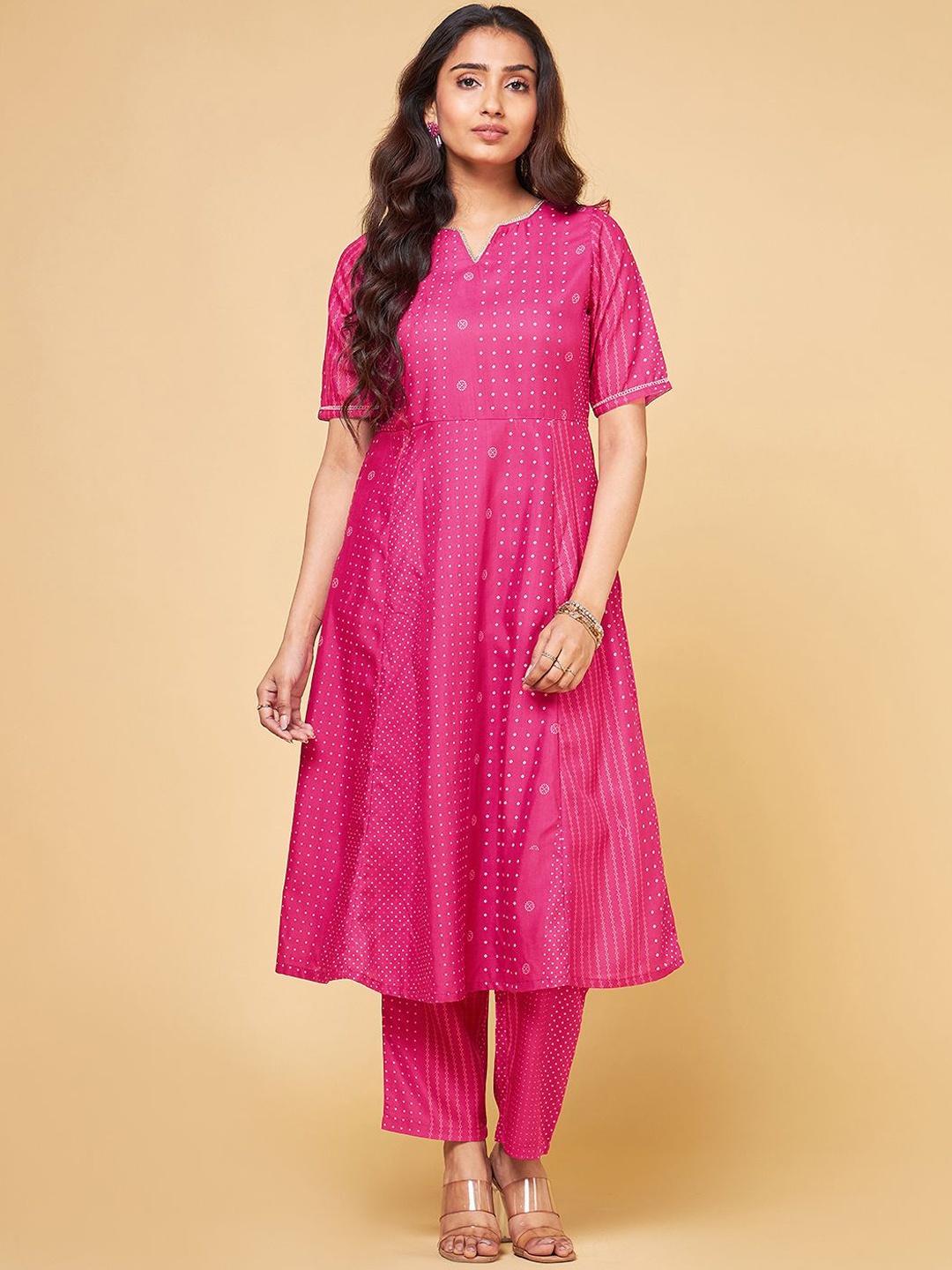 

Saaki Women Bandhani Printed A-line Kurta with Trousers, Magenta