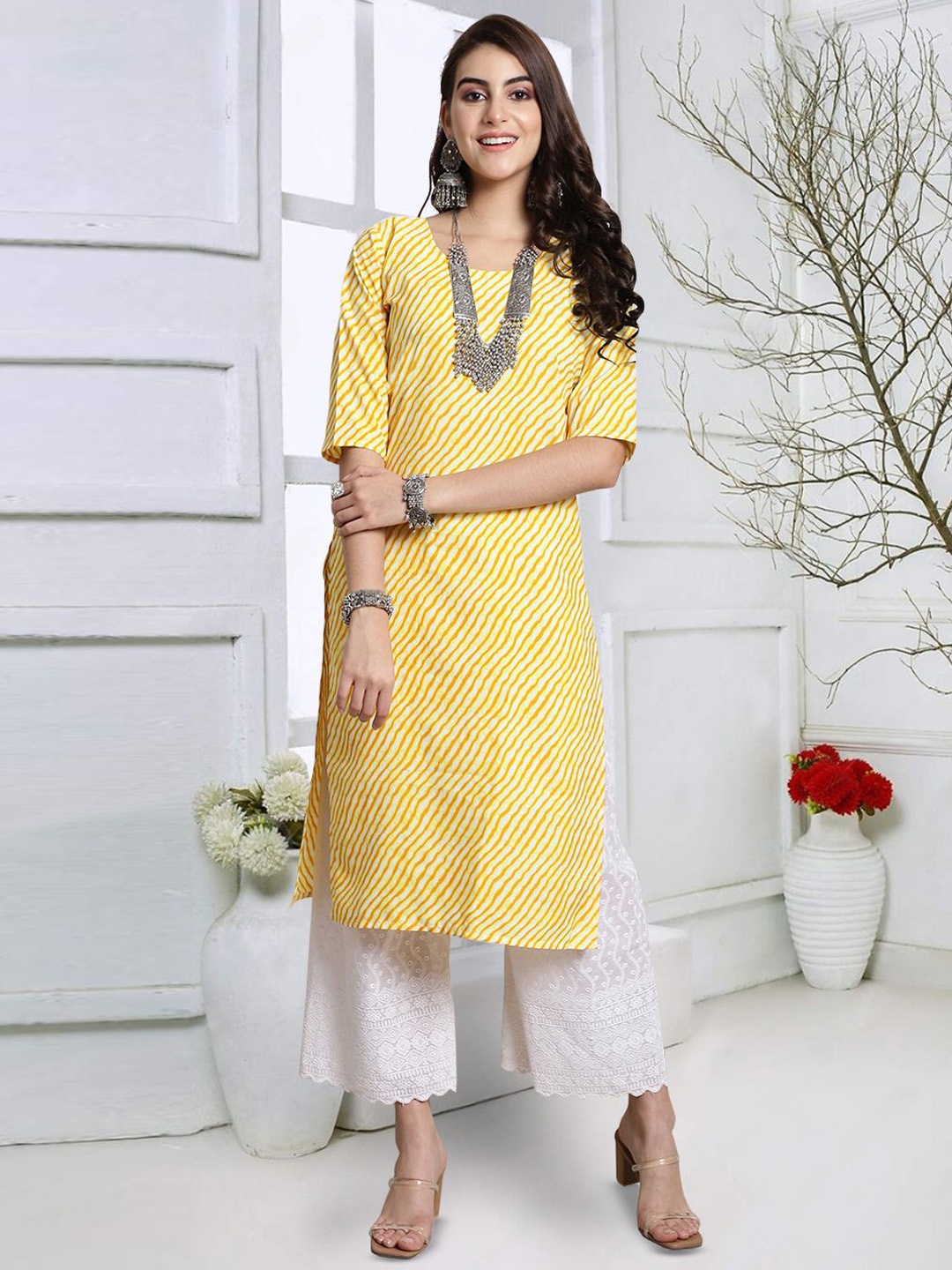 

7Threads Women Geometric Embroidered Thread Work Floral Crepe Pathani Kurta, Multi
