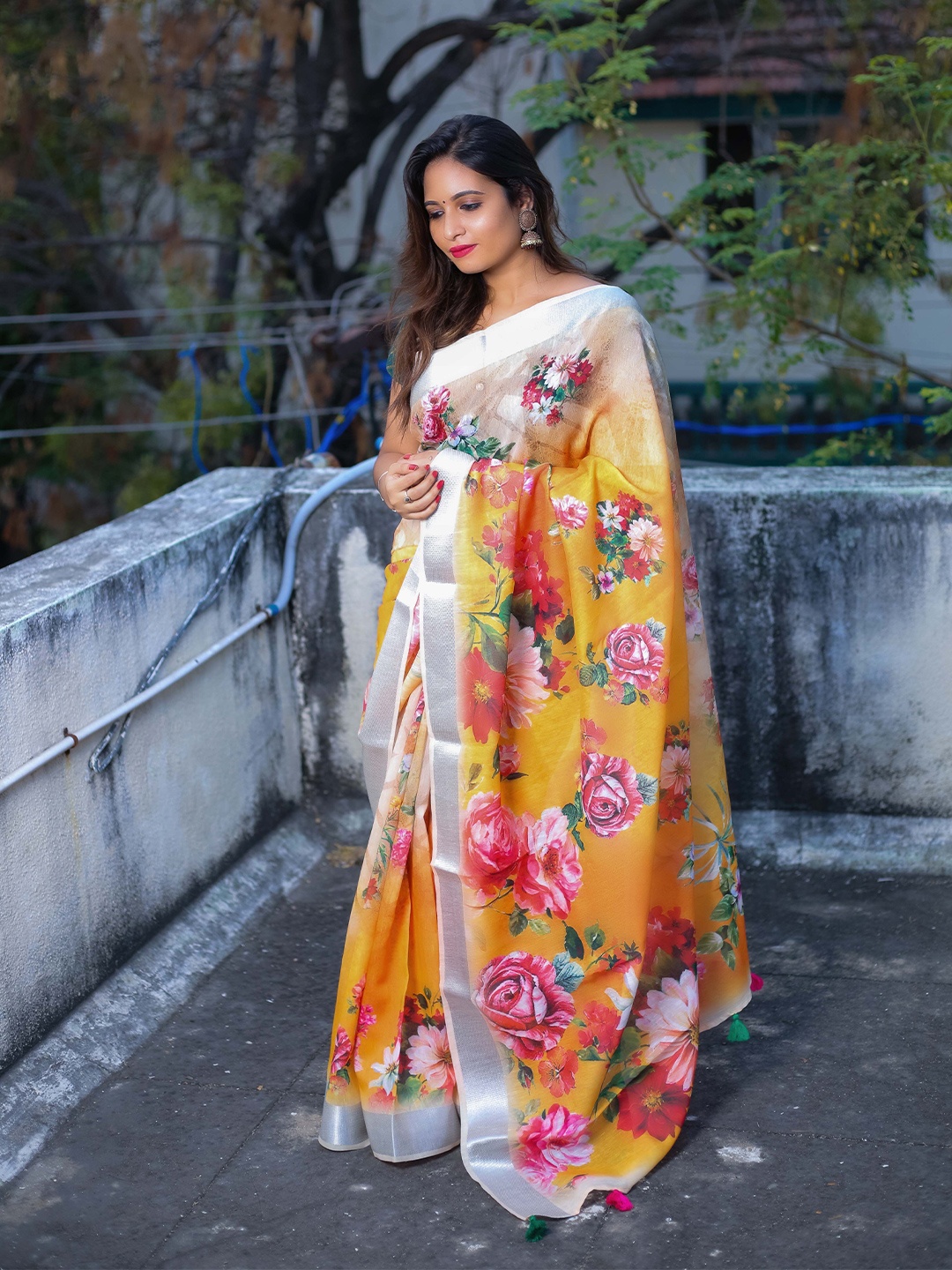 

Kaizen TEXO FAB Floral Linen Blend Khadi Saree With Zari Border, Orange