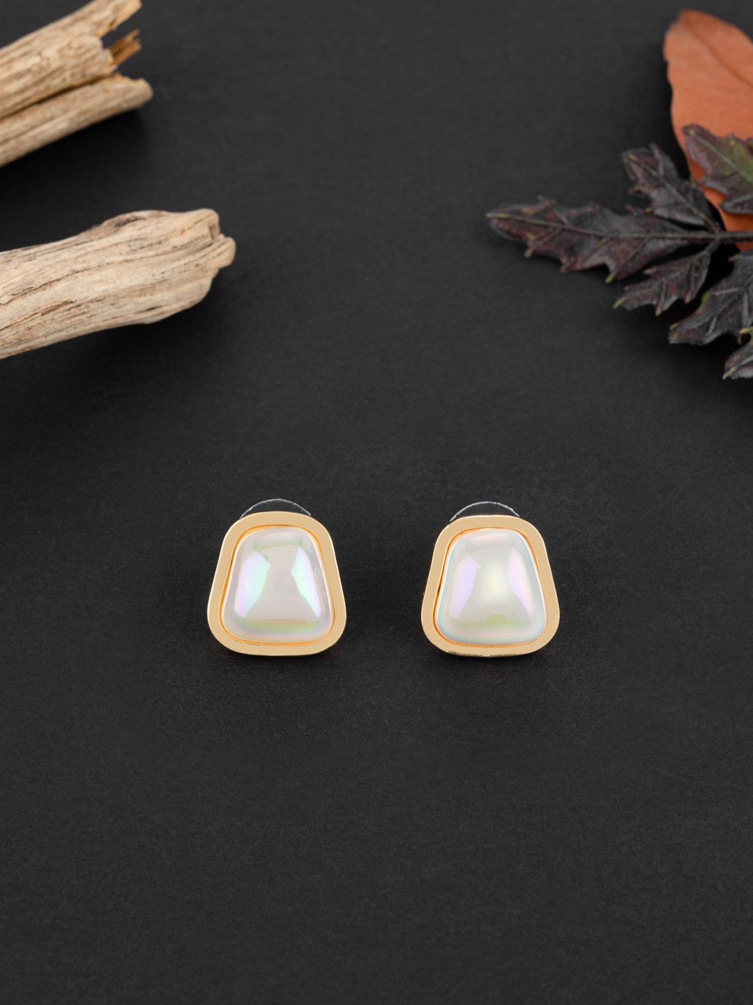 

E2O Contemporary Studs Earrings, Gold
